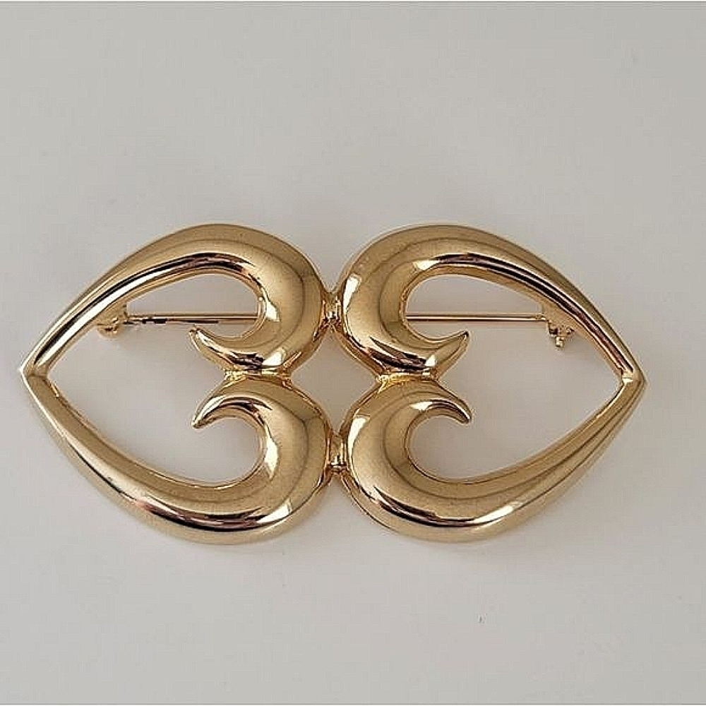 Brooch Gold Tone Double Heart Pin & #0051